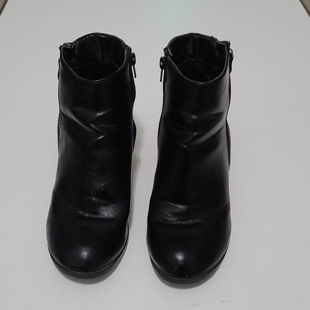 Boots - Picture 8 of 8